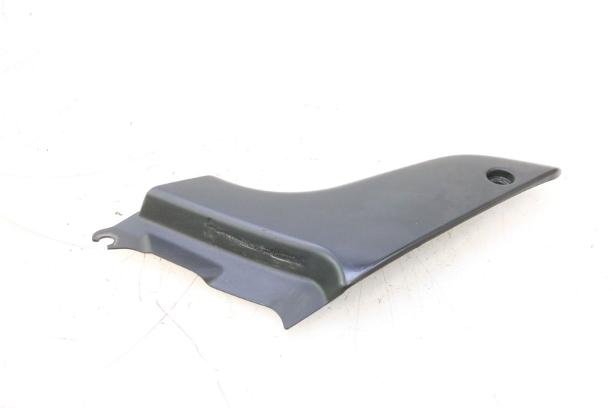 photo de LEFT UNDERSEAT PANEL YAMAHA FJR 1300 (2001 - 2005) - Technical close-up