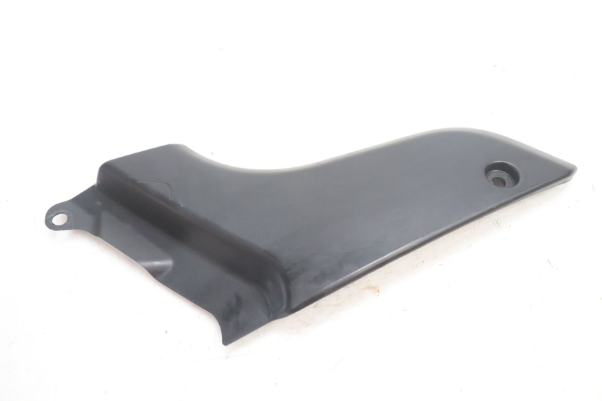 photo de LEFT UNDERSEAT PANEL YAMAHA FJR 1300 (2001 - 2005) - Zoom on usage condition