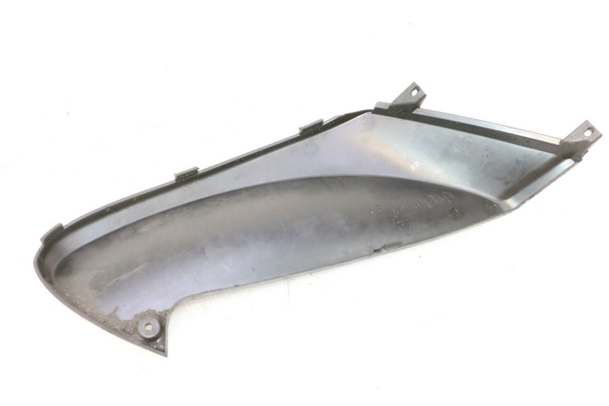 photo de LEFT UNDERSEAT PANEL PIAGGIO FLY 2T 50 (2004 - 2017) - Zoom on usage condition