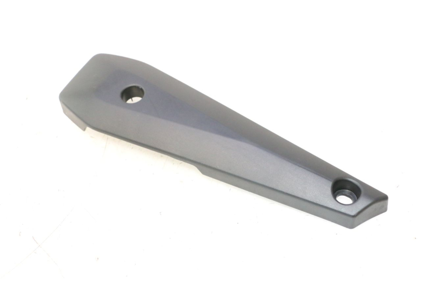 photo de LEFT UNDERSEAT PANEL YAMAHA FZ8 800 (2010 - 2016) - Zoom on usage condition
