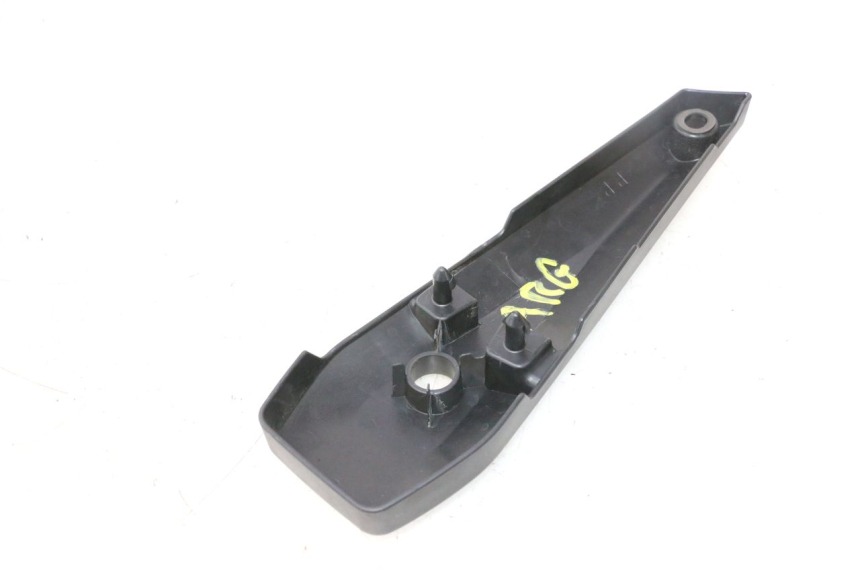 photo de LEFT UNDERSEAT PANEL YAMAHA FZ8 800 (2010 - 2016) - Alternative perspective