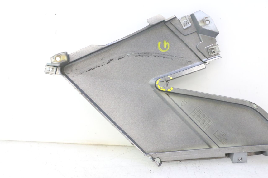 photo de LEFT UNDERSEAT PANEL GILERA GP 800 (2007 - 2013) - Additional view of the item