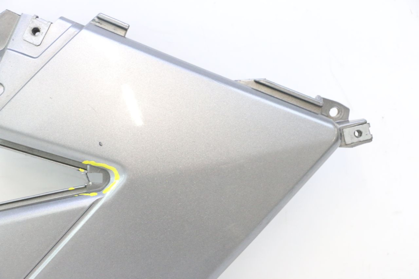 photo de LEFT UNDERSEAT PANEL GILERA GP 800 (2007 - 2013) - Alternative perspective