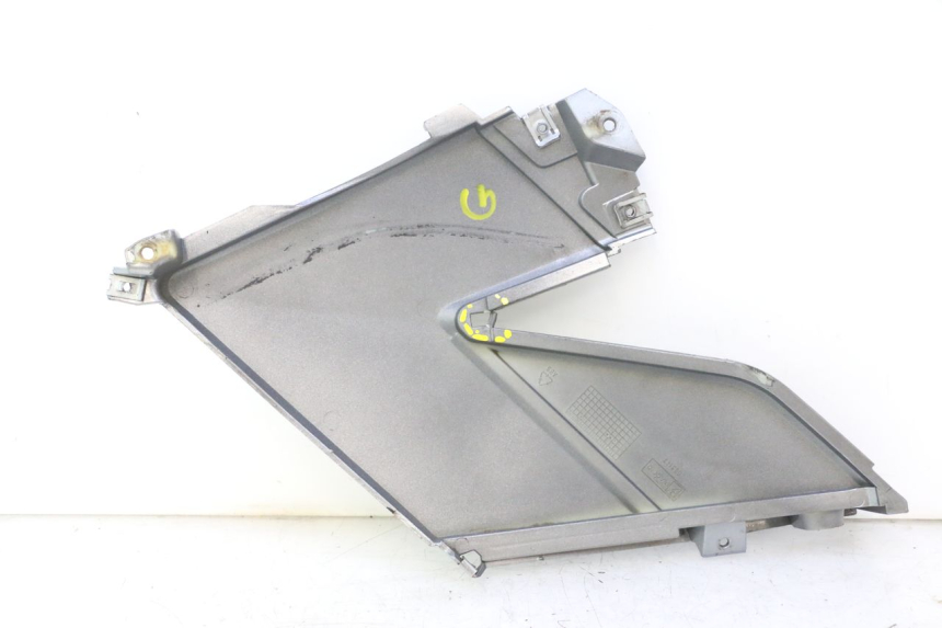 photo de LEFT UNDERSEAT PANEL GILERA GP 800 (2007 - 2013) - Surface and material condition