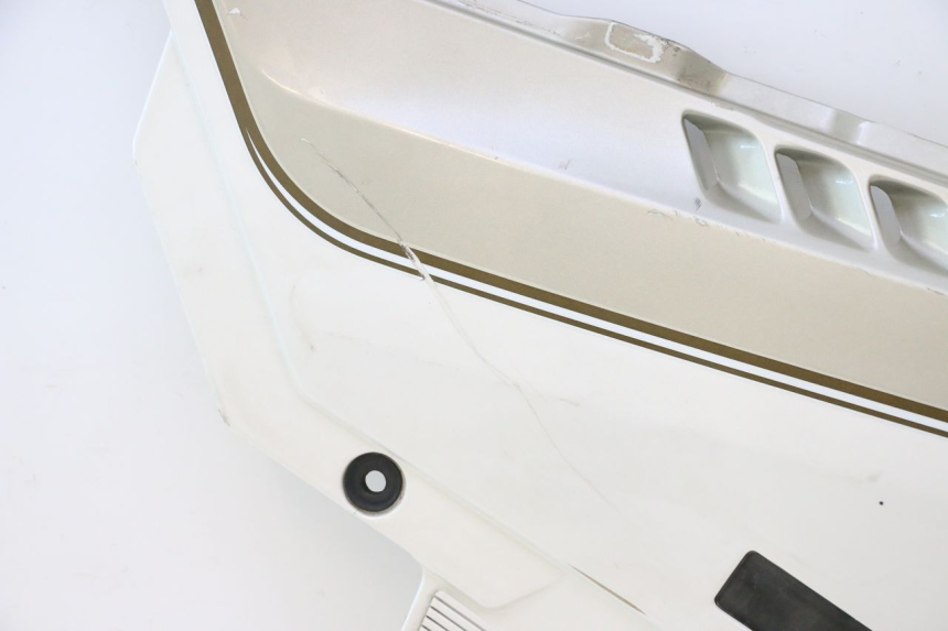 photo de LEFT UNDERSEAT PANEL KAWASAKI GPX F ZX750F 750 (1986 - 1990) - Fixing points details