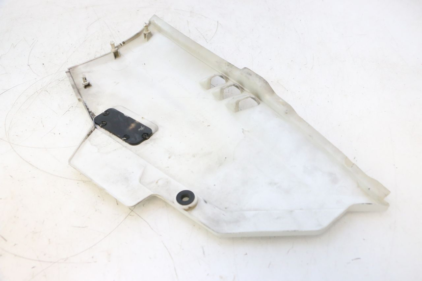photo de LEFT UNDERSEAT PANEL KAWASAKI GPX F ZX750F 750 (1986 - 1990) - Checked used part