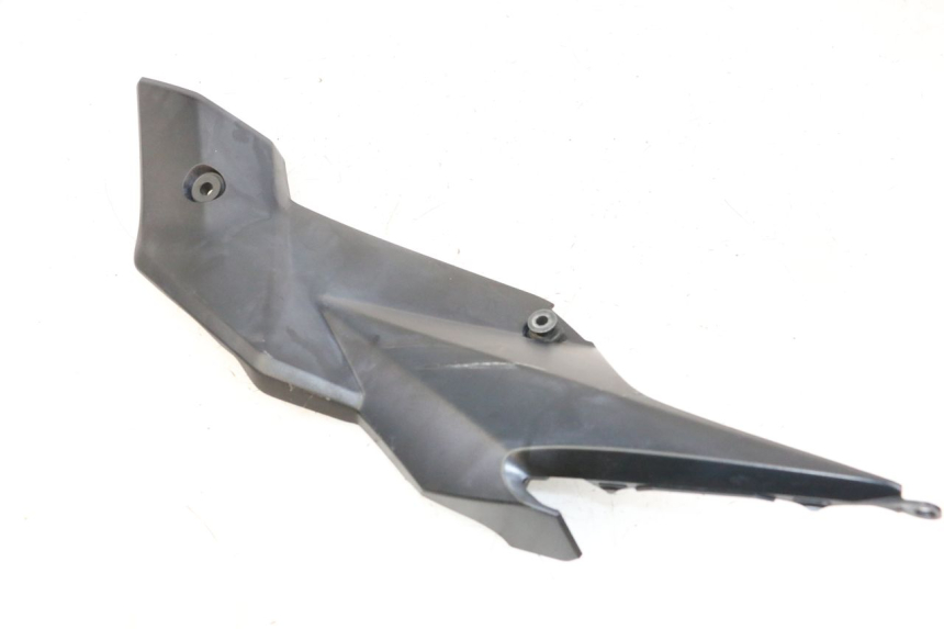 photo de LEFT UNDERSEAT PANEL SUZUKI GSR 750 (2011 - 2017) - Fixing points details