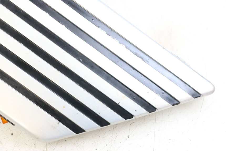 photo de LEFT UNDERSEAT PANEL SUZUKI GSX E 250 (1982 - 1983) - Surface and material condition