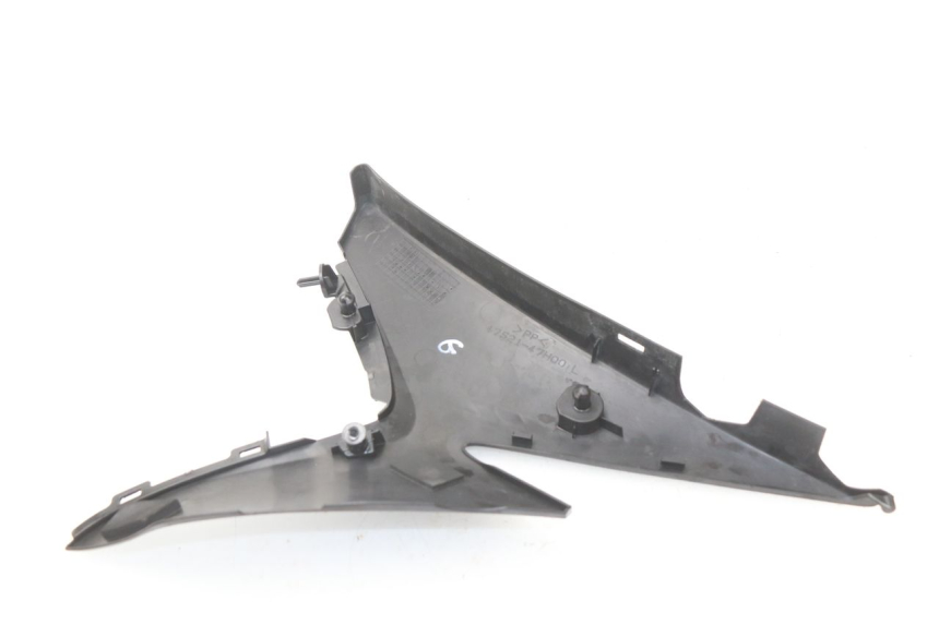 photo de LEFT UNDERSEAT PANEL SUZUKI GSX-R GSXR K16 1000 (2012 - 2016) - Zoom on usage condition