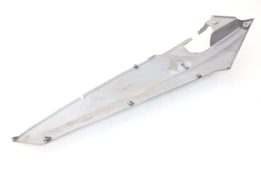 photo de LEFT UNDERSEAT PANEL SYM GTS EFI ABS 125 (2012 - 2016) - Zoom on usage condition