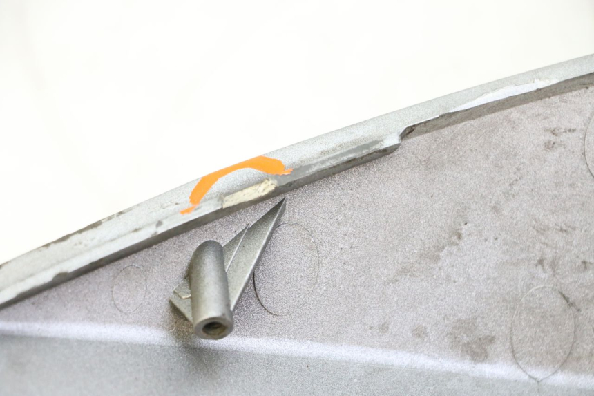 photo de LEFT UNDERSEAT PANEL DAELIM HISTORY 125 (2001 - 2002) - Alternative perspective