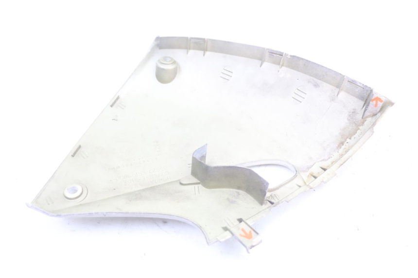 photo de LEFT UNDERSEAT PANEL HONDA NES AROBASE 125 (2000 - 2003) - Zoom on usage condition