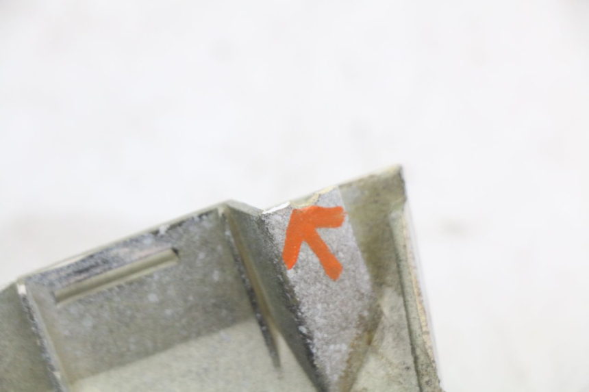 photo de LEFT UNDERSEAT PANEL HONDA NES AROBASE 125 (2000 - 2003) - Technical close-up