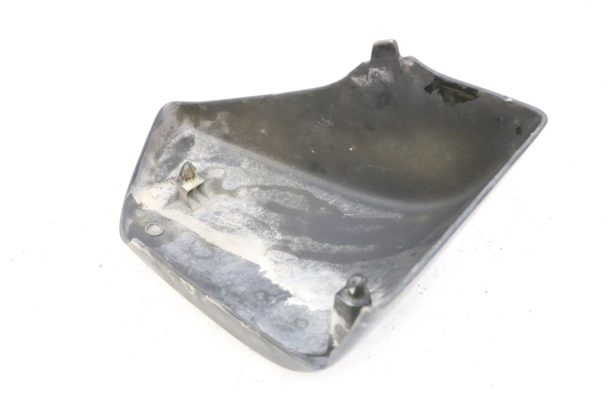 photo de LEFT UNDERSEAT PANEL HONDA VT C2 SHADOW 750 (1997 - 2001) - Alternative perspective