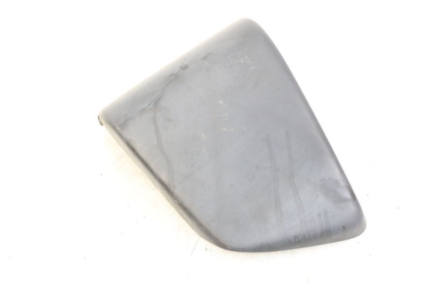 photo de LEFT UNDERSEAT PANEL HONDA VT C2 SHADOW 750 (1997 - 2001) - Fixing points details