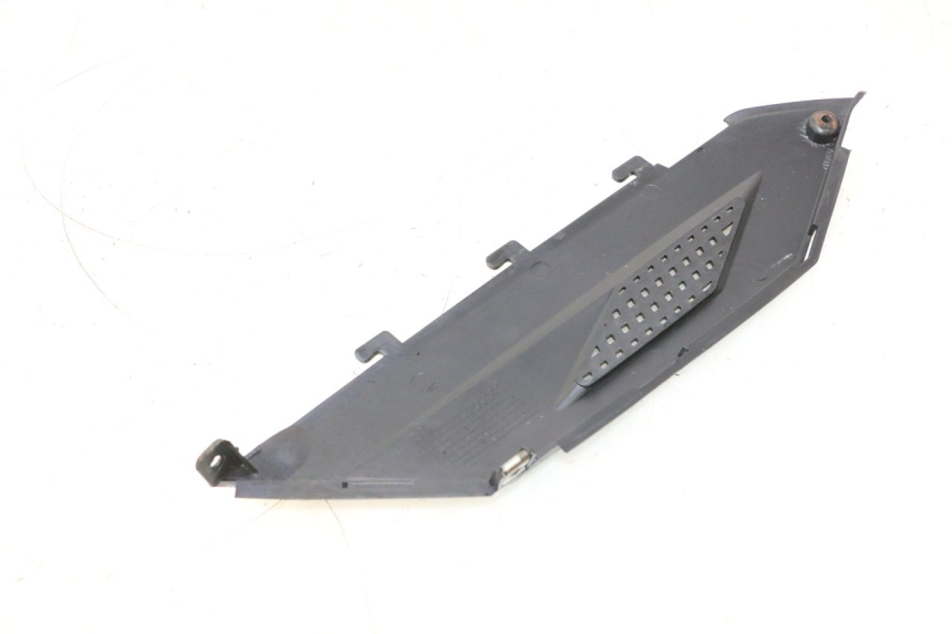 photo de LEFT UNDERSEAT PANEL RIDE JUMP 2T 50 (2012 - 2017) - Alternative perspective