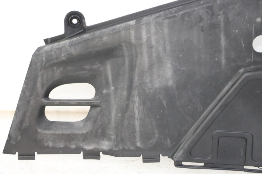 photo de LEFT UNDERSEAT PANEL KYMCO PEOPLE S 125 (2000 - 2008) - Technical close-up