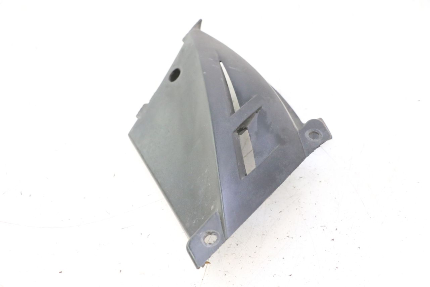 photo de LEFT UNDERSEAT PANEL PEUGEOT LUDIX BLASTER 50 (2006 - 2014) - Fixing points details