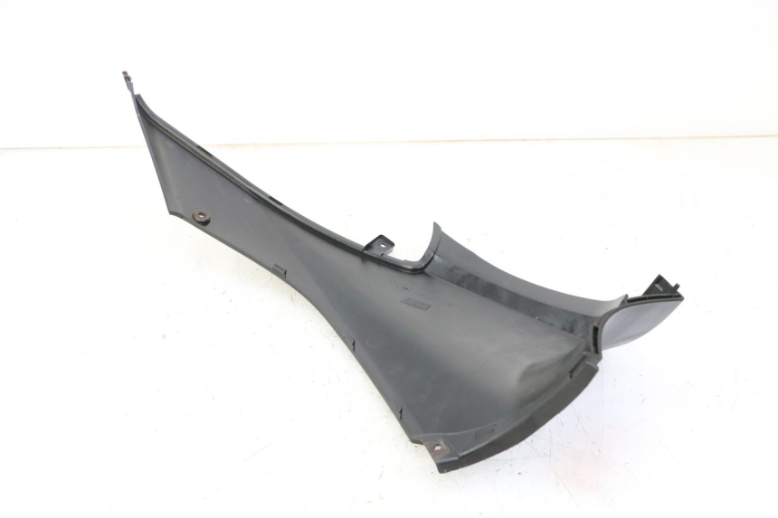 photo de LEFT UNDERSEAT PANEL MBK OVETTO ONE 2T 50 (2013 - 2017) - Zoom on usage condition