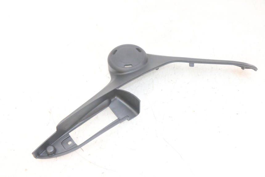 photo de LEFT UNDERSEAT PANEL PIAGGIO MP3 HPE 300 (2019 - 2026) - Technical close-up