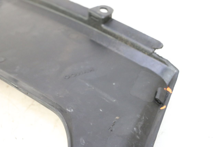 photo de LEFT UNDERSEAT PANEL KYMCO MXU R 250 (2004 - 2010) - Zoom on usage condition