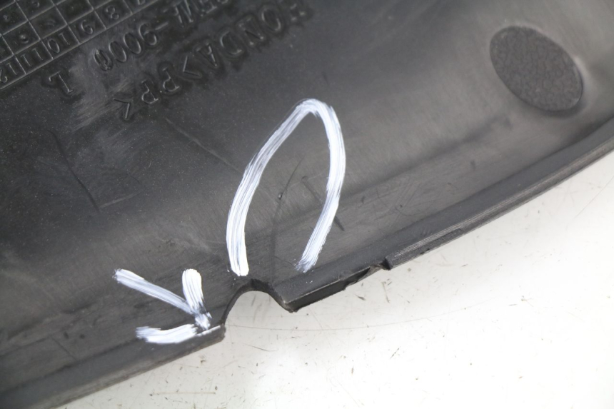 photo de LEFT UNDERSEAT PANEL HONDA NHX LEAD 110 (2008 - 2010) - Zoom on usage condition