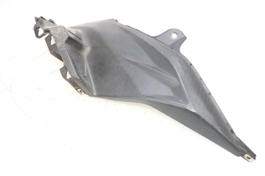 photo de LEFT UNDERSEAT COVER SYM ORBIT III 3 4T 50 (2018 - 2021) - Zoom on usage condition