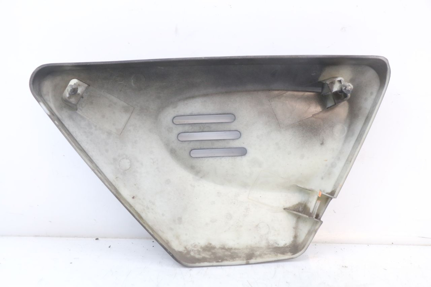 photo de LEFT UNDERSEAT PANEL ASTOR ORCAL 125 (2015 - 2017) - Alternative perspective