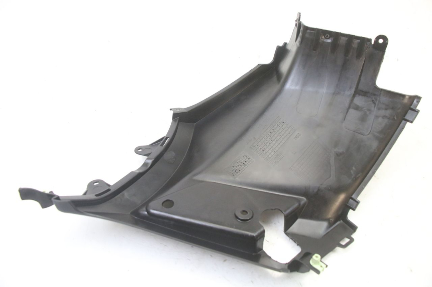 photo de LEFT UNDERSEAT PANEL PEUGEOT STREETZONE I 2T 50 (2018 - 2020) - Zoom on usage condition