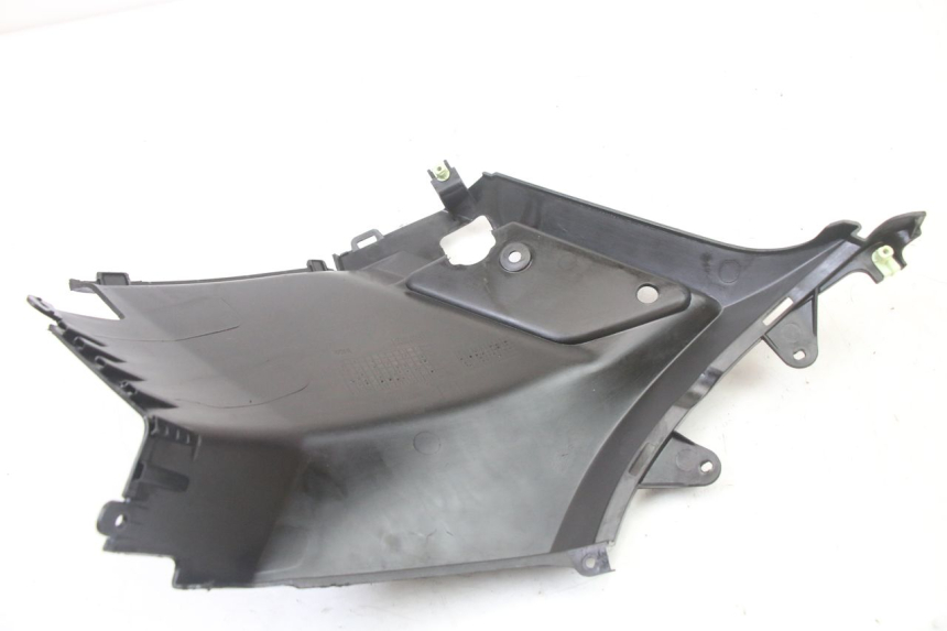 photo de LEFT UNDERSEAT PANEL PEUGEOT STREETZONE I 2T 50 (2018 - 2020) - Alternative perspective