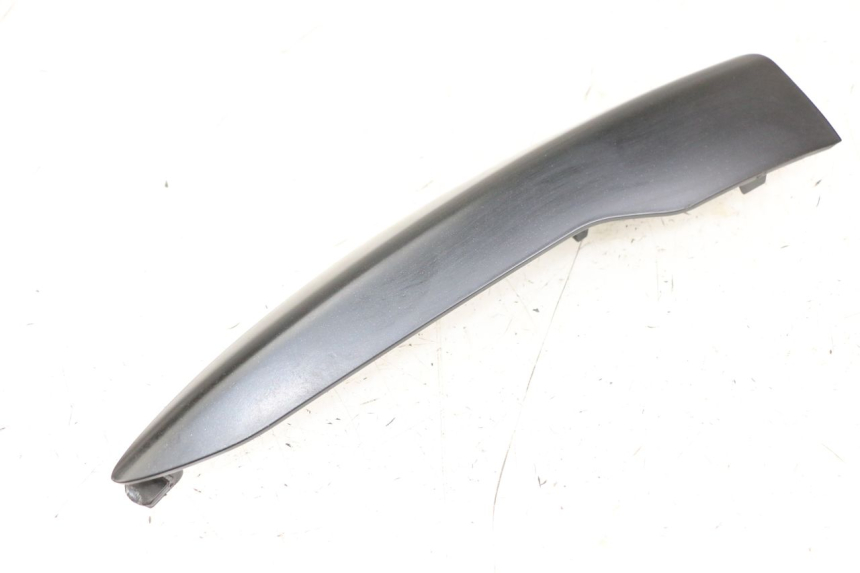 photo de LEFT UNDERSEAT PANEL PIAGGIO LIBERTY IGET 4T 50 (2021 - 2025) - Zoom on usage condition