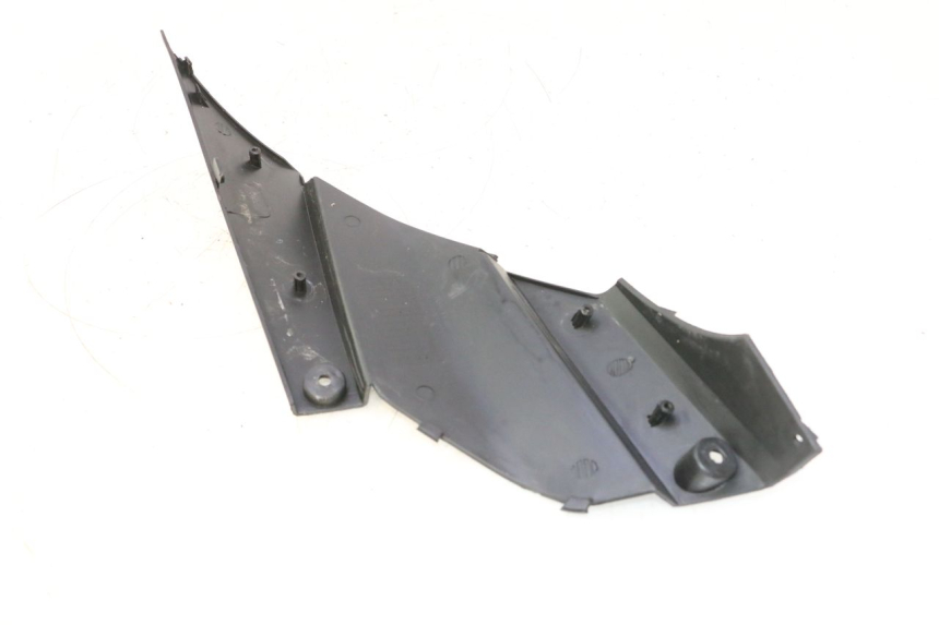 photo de LEFT UNDERSEAT PANEL RAZZO QTR 50 (2011 - 2018) - Zoom on usage condition