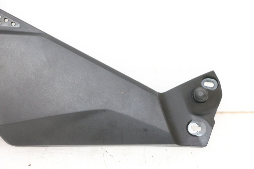 photo de LEFT UNDERSEAT PANEL BMW R GS 1250 (2021 - 2024) - Fixing points details