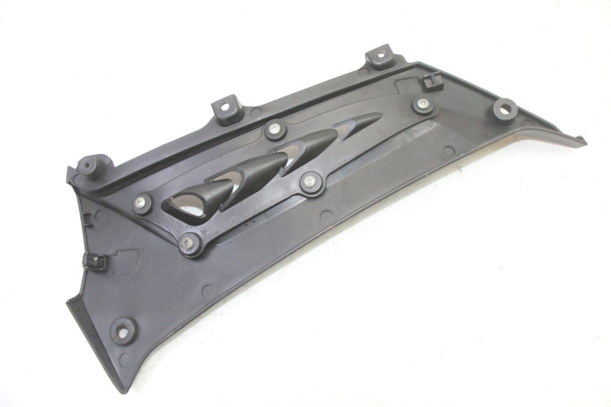 photo de LEFT UNDERSEAT PANEL MAG POWER R-STREET 50 (2016 - 2025) - Technical close-up