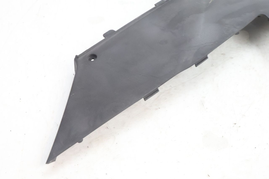 photo de LEFT UNDERSEAT PANEL DAELIM S2 125 (2006 - 2007) - Zoom on usage condition