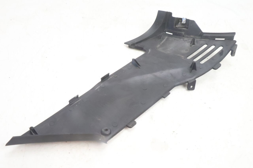 photo de LEFT UNDERSEAT PANEL DAELIM S2 125 (2006 - 2007) - Technical close-up