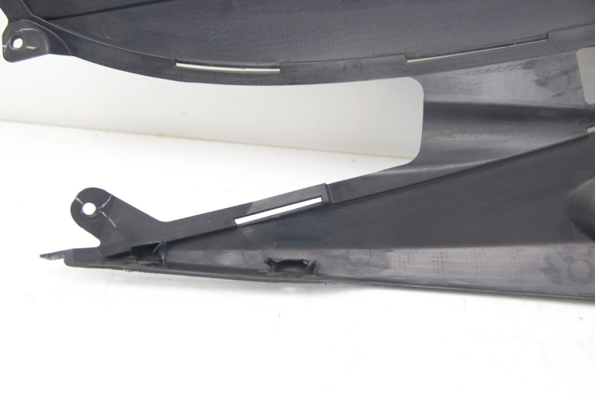 photo de LEFT UNDERSEAT COVER SUZUKI SIXTEEN 125 (2008 - 2010) - Distinctive features