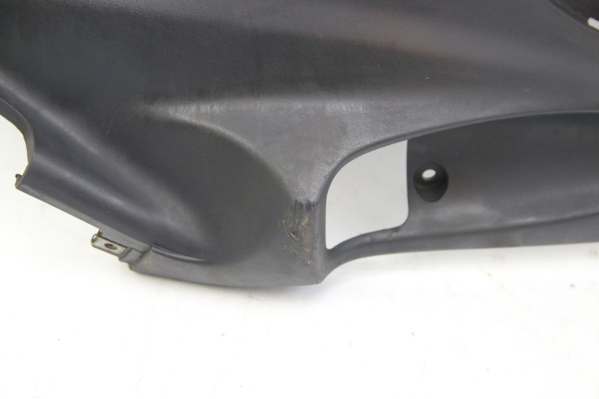 photo de LEFT UNDERSEAT COVER SUZUKI SIXTEEN 125 (2008 - 2010) - Fixing points details
