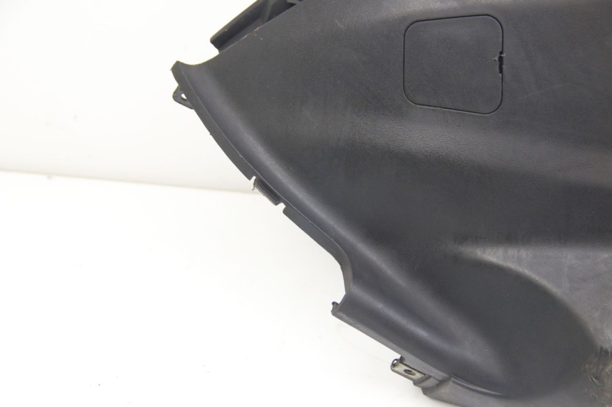 photo de LEFT UNDERSEAT COVER SUZUKI SIXTEEN 125 (2008 - 2010) - Surface and material condition