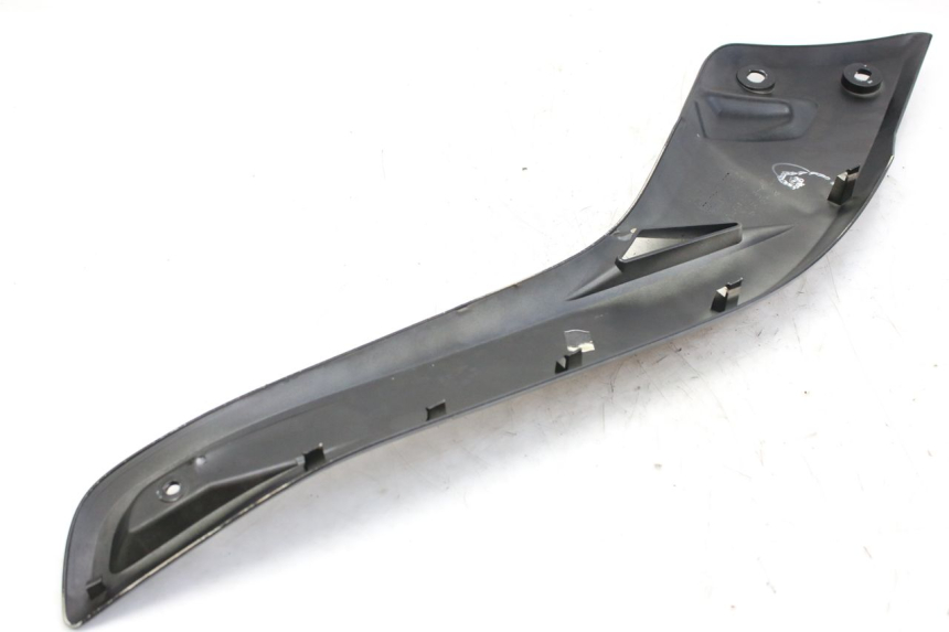 photo de LEFT UNDERSEAT COVER MBK SKYCRUISER 125 (2010 - 2013) - Technical close-up