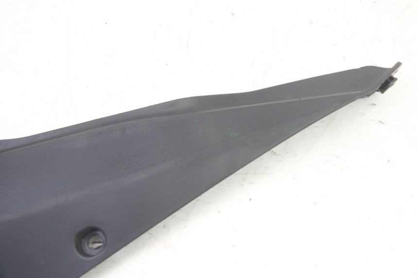 photo de LEFT UNDERSEAT PANEL GILERA SMT SUPERMOTARD 50 (2009 - 2017) - Technical close-up