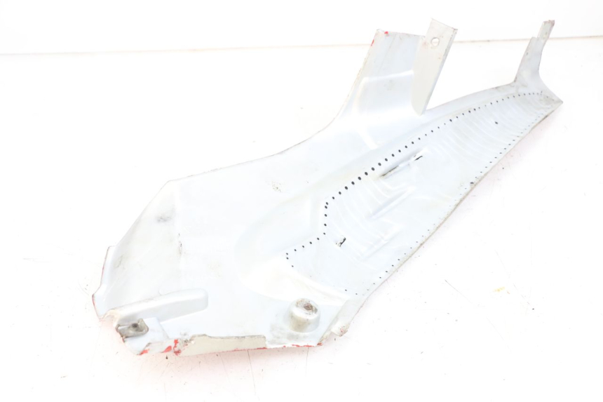 photo de LEFT UNDERSEAT PANEL APRILIA SR CARB LC 2T 50 (2004 - 2012) - Zoom on usage condition