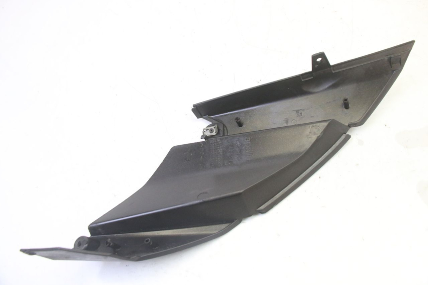 photo de LEFT UNDERSEAT COVER APRILIA SR R 2T LC 50 (2018 - 2021) - Zoom on usage condition
