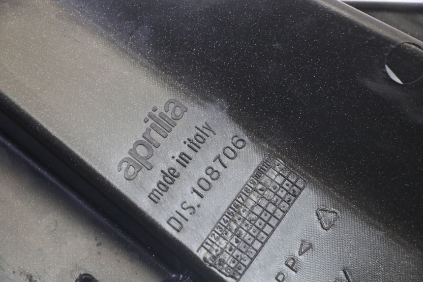 photo de LEFT UNDERSEAT COVER APRILIA SR R 2T LC 50 (2018 - 2021) - Technical close-up