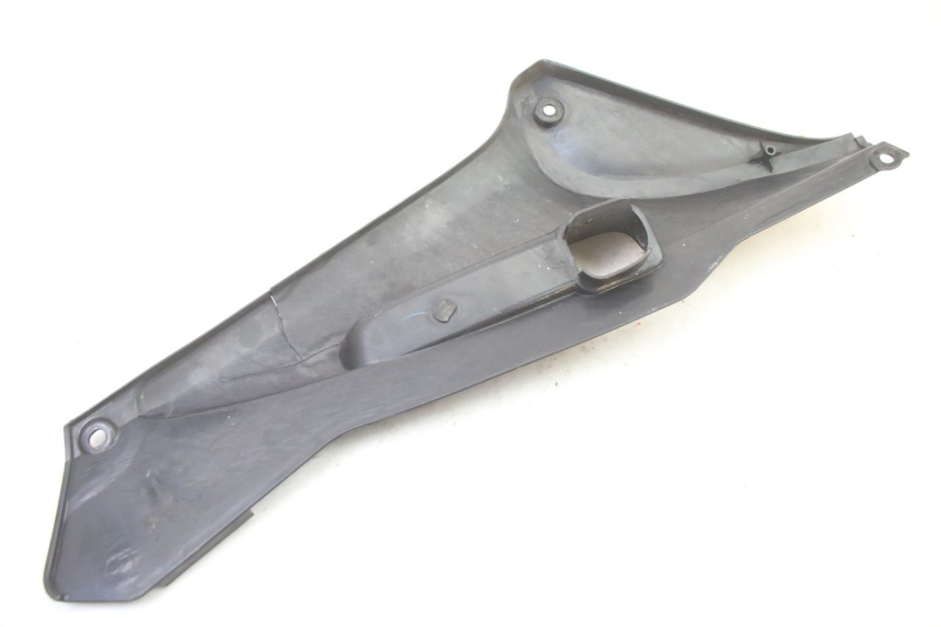 photo de LEFT UNDERSEAT PANEL HONDA ST PAN EUROPEAN 1300 (2002 - 2013) - Technical close-up