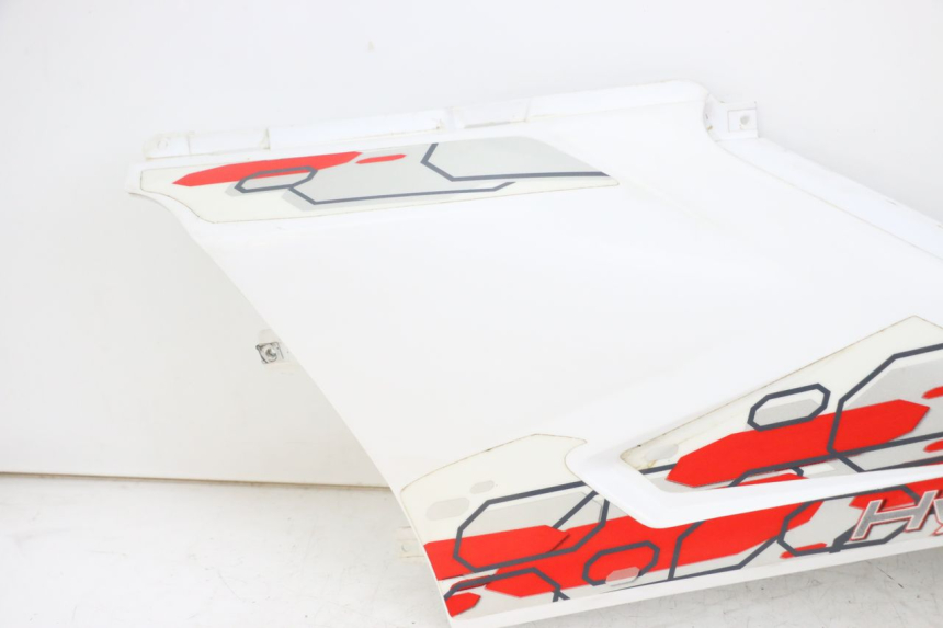 photo de LEFT UNDERSEAT COVER HYTRACK ST 170 (2020 - 2024) - Fixing points details