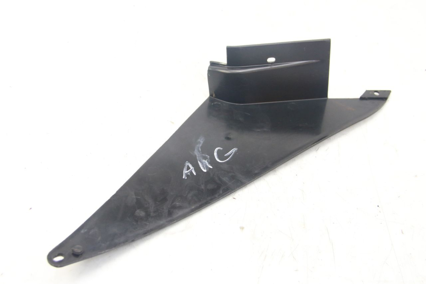 photo de LEFT UNDERSEAT COVER JAWA STELLA BABETTA 134 50 - Zoom on usage condition