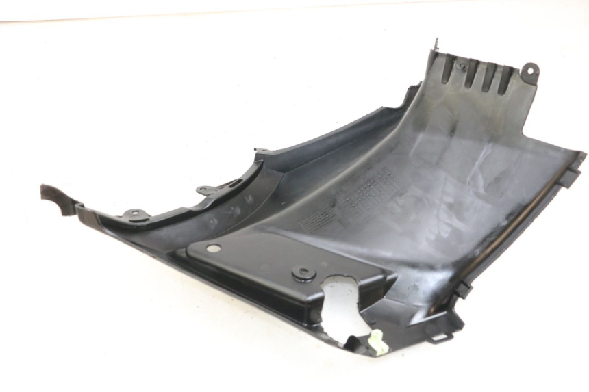 photo de LEFT UNDERSEAT PANEL PEUGEOT STREETZONE I 2T 50 (2018 - 2020) - Zoom on usage condition