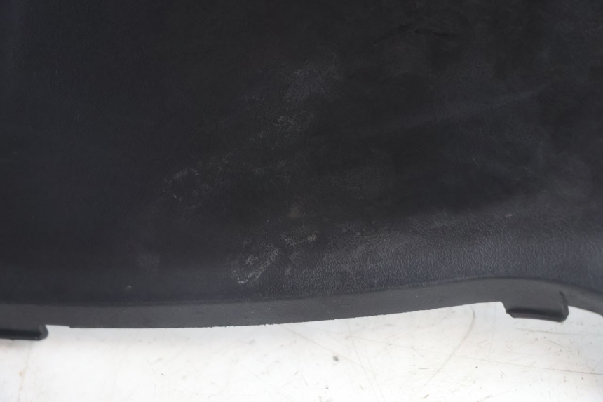 photo de LEFT UNDERSEAT PANEL PEUGEOT STREETZONE NAKED 2T 50 (2014 - 2018) - Zoom on usage condition