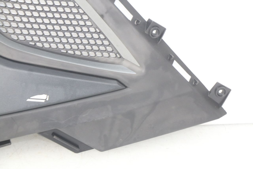 photo de LEFT UNDERSEAT PANEL KYMCO SUPER 8 4T 50 (2018 - 2020) - Fixing points details